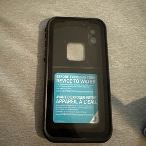 IPhone XR life proof.